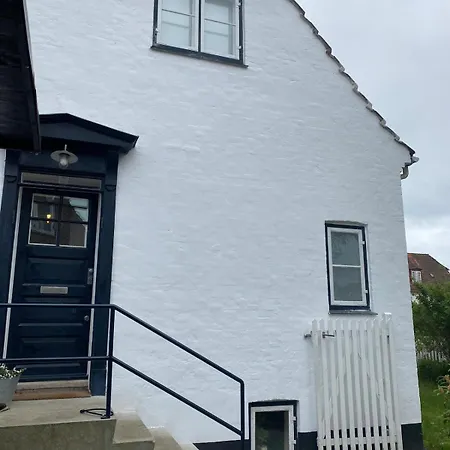 Family-friendly House With Garden And Parking Spot 아파트 *