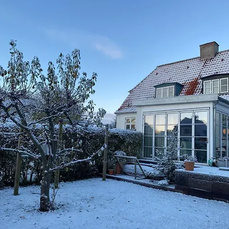 Family-friendly House With Garden And Parking Spot 아파트