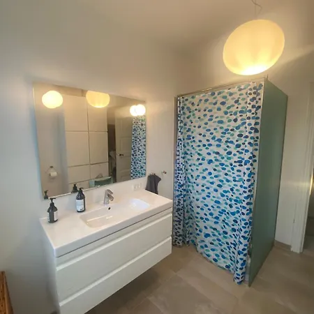 Family-friendly House With Garden And Parking Spot דירה *